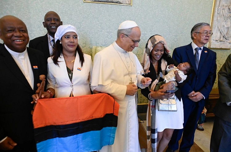 'Los pueblos tienen derecho a vivir en sus tierras', recordó León XIV