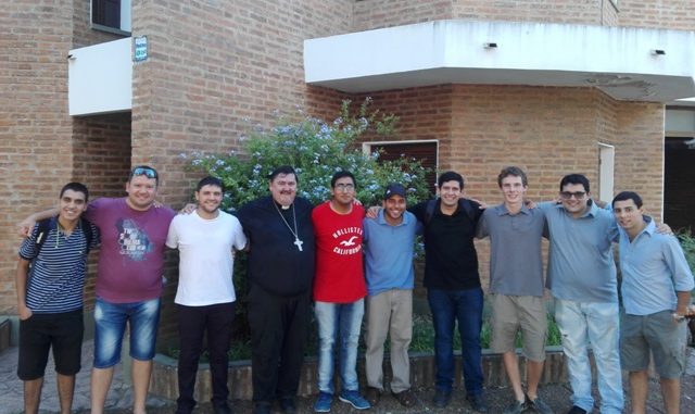 Los seminaristas de Reconquista comparten su convivencia anual con el obispo Los seminaristas de Reconquista comparten su convivencia anual con el obispo