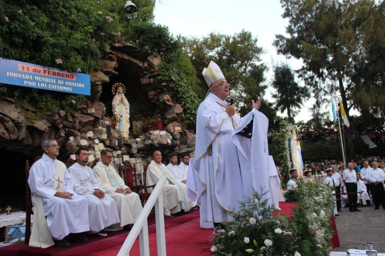 Mar del Plata: cientos de devotos llevaron sus intenciones a la Virgen de Lourdes Mar del Plata: cientos de devotos llevaron sus intenciones a la Virgen de Lourdes