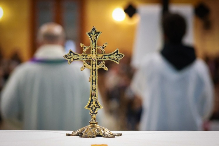 Más católicos en el mundo, pero menos sacerdotes, religiosos y seminaristas