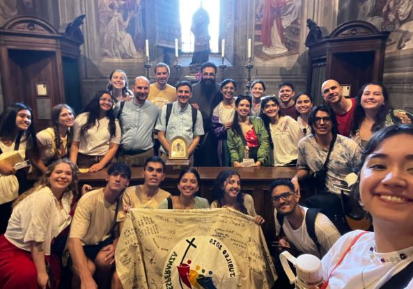 Más de 1.000 jóvenes argentinos parten hacia Roma para el Jubileo de la Esperanza