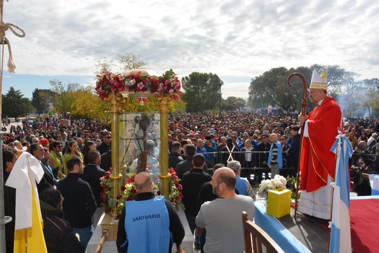 Multitudinaria peregrinación al Cristo de la Quebrada en San Luis Multitudinaria peregrinación al Cristo de la Quebrada en San Luis