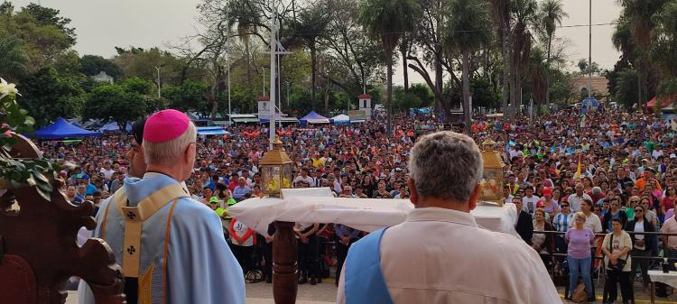 Más de 150.000 jóvenes del NEA peregrinaron a la Virgen de Itatí Más de 150.000 jóvenes del NEA peregrinaron a la Virgen de Itatí