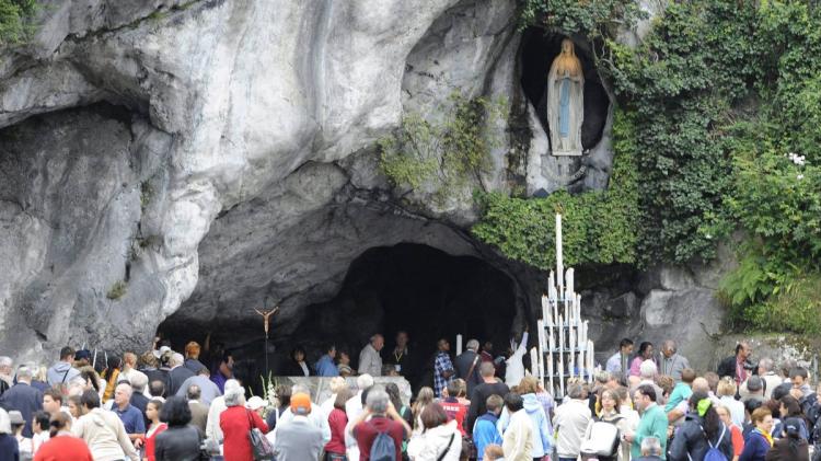 Mensaje del Papa a los peregrinos franceses reunidos en Lourdes Mensaje del Papa a los peregrinos franceses reunidos en Lourdes