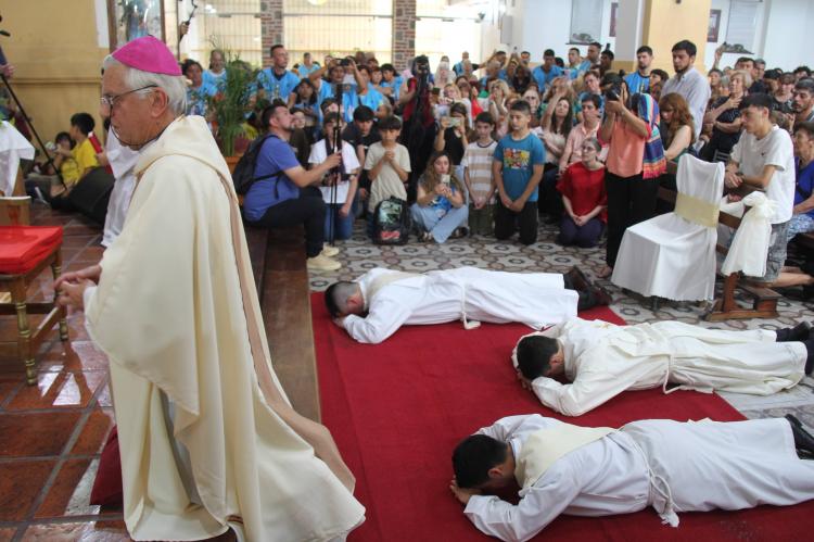 Merlo-Moreno: alegría por la ordenación de tres sacerdotes Merlo-Moreno: alegría por la ordenación de tres sacerdotes