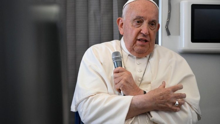Migrantes, China, Gaza y Venezuela en la conferencia de prensa del Papa en su vuelo de regreso Migrantes, China, Gaza y Venezuela en la conferencia de prensa del Papa en su vuelo de regreso