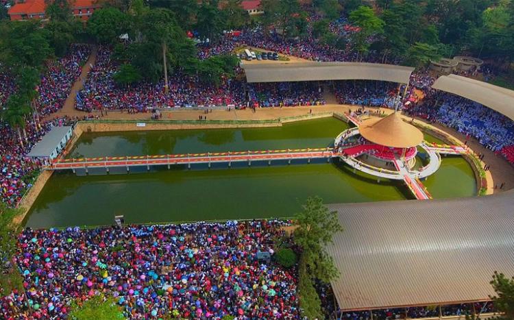 Miles de peregrinos africanos celebran el Día de los Mártires de Uganda Miles de peregrinos africanos celebran el Día de los Mártires de Uganda