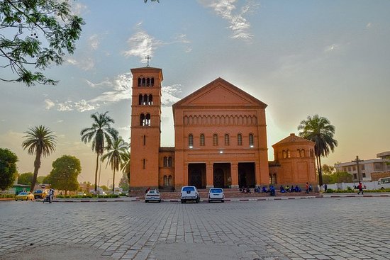 Militares asaltaron el arzobispado y la catedral de Lubumbashi, al sureste del Congo Militares asaltaron el arzobispado y la catedral de Lubumbashi, al sureste del Congo