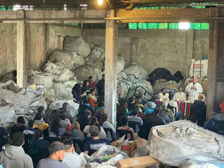 Misa con recicladores: Mons. Giobando pidió 'reciclar el lenguaje que nos divide'