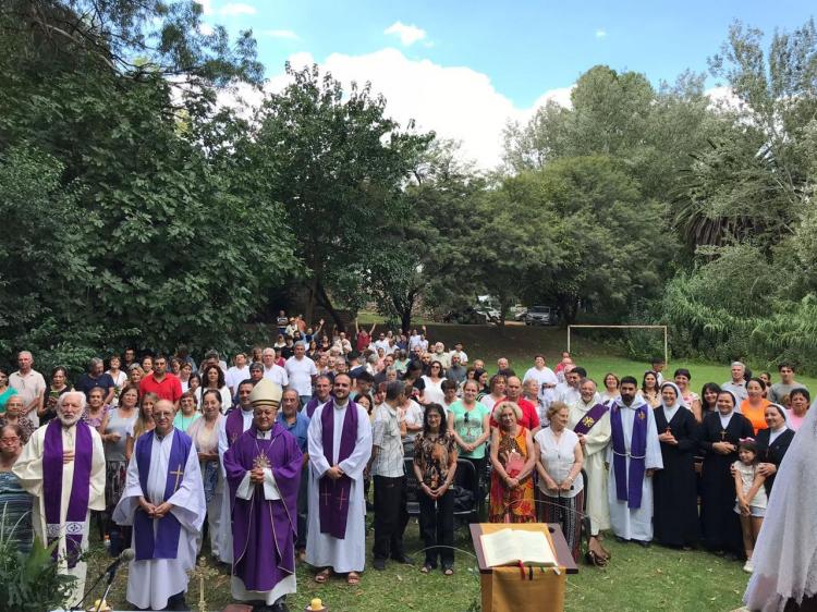Mons. Araya celebró las Bodas de Oro del seminario menor 'San José' Mons. Araya celebró las Bodas de Oro del seminario menor 'San José'