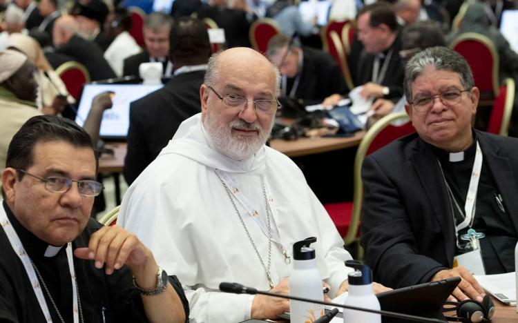 Mons. Azpiroz Costa, 'embajador' de los deseos de la comunidad bahiense Mons. Azpiroz Costa, 'embajador' de los deseos de la comunidad bahiense