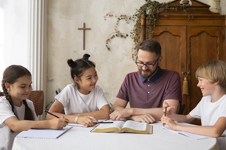 Mons. Azpiroz Costa: 'Gracias a todos por ser, de corazón, constructores de paz'