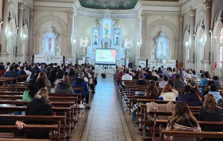 Mons. Azpiroz Costa: 'Jesús resucitado sólo espera que le digamos quédate con nosotros' Mons. Azpiroz Costa: 'Jesús resucitado sólo espera que le digamos quédate con nosotros'