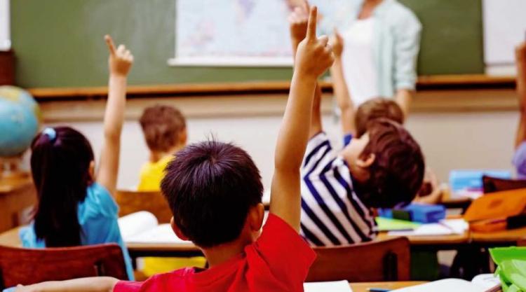 Mons. Azpiroz Costa saludó a 'todos los que viven la pasión de educar y educarse' Mons. Azpiroz Costa saludó a 'todos los que viven la pasión de educar y educarse'