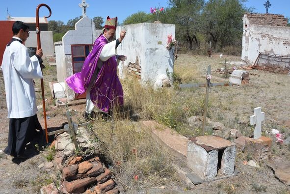 Mons. Barba: "Pedimos y rezamos a Dios por cada uno de nuestros fieles difuntos" Mons. Barba: "Pedimos y rezamos a Dios por cada uno de nuestros fieles difuntos"
