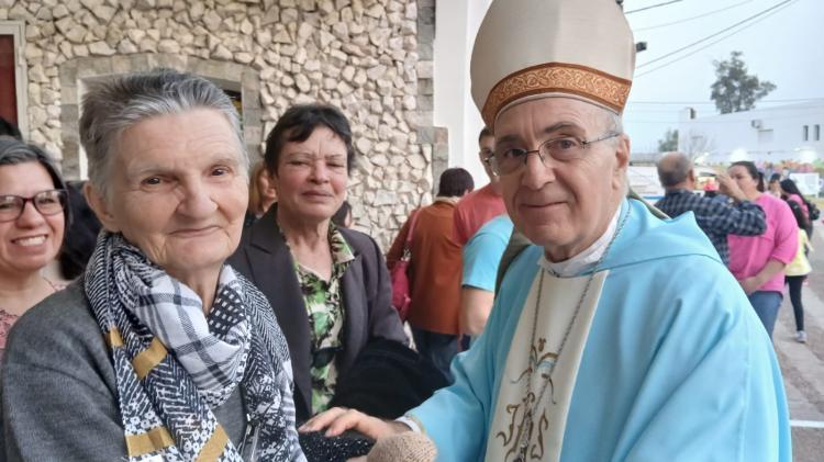 Mons. Barbaro visitó distintas comunidades en la fiesta de la Asunción Mons. Barbaro visitó distintas comunidades en la fiesta de la Asunción