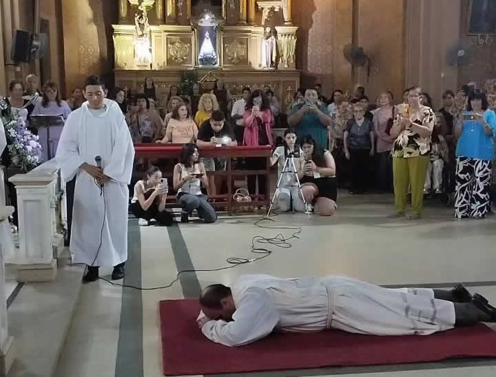 Mons. Bokalic ordenó a un nuevo sacerdote Mons. Bokalic ordenó a un nuevo sacerdote