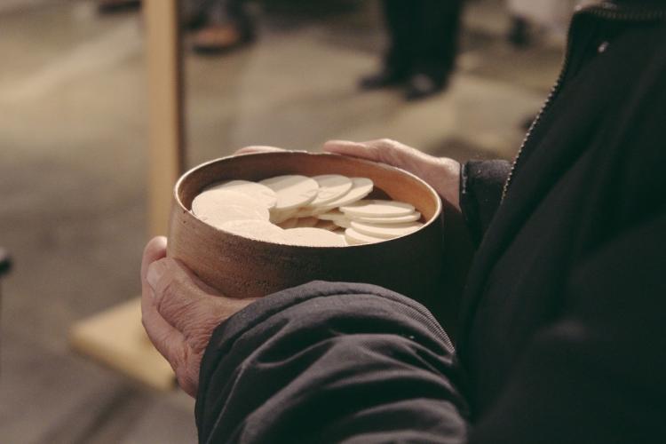 Mons. Buenanueva: 'El arte de celebrar nace de un corazón enamorado de Jesús'