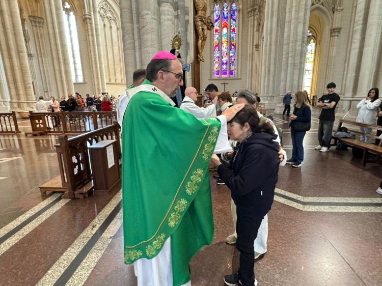 Mons. Carrara agradeció a quienes acompañan a las personas enfermas