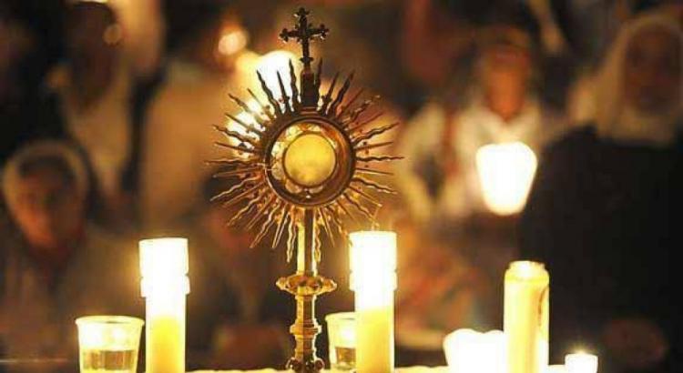 Mons. Castagna: 'La Eucaristía actualiza el misterio de la cruz' Mons. Castagna: 'La Eucaristía actualiza el misterio de la cruz'