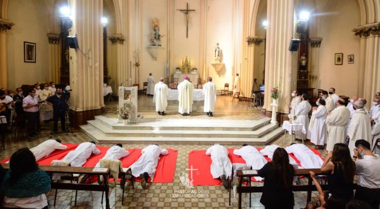 Mons. Colombo invita a reflexionar y orar con la Pastoral Vocacional Mons. Colombo invita a reflexionar y orar con la Pastoral Vocacional