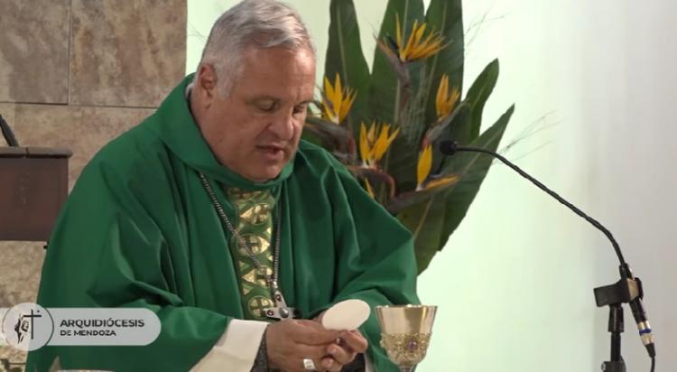 Mons. Colombo: 'Jesús, Pan de vida, viene a saciarnos, viene a ponernos de pie' Mons. Colombo: 'Jesús, Pan de vida, viene a saciarnos, viene a ponernos de pie'