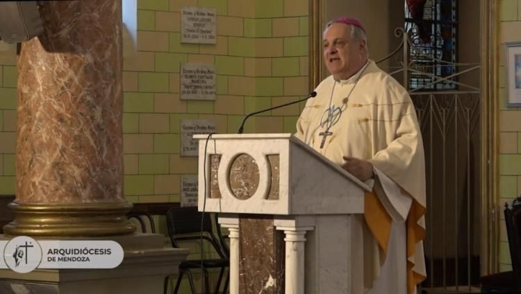 Mons. Colombo: 'La fiesta del Corpus conecta con el misterio de la entrega de Jesús'