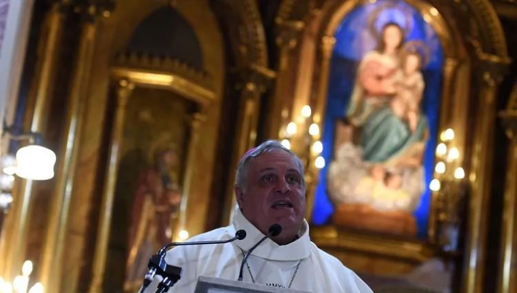Mons. Colombo: 'Un corazón creyente no puede idolatrar el dinero'