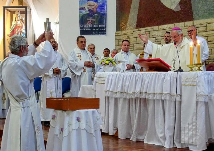 Mons. Croxatto: 'Ser testigos de la unción y hacer descubrir el sentido de ella' Mons. Croxatto: 'Ser testigos de la unción y hacer descubrir el sentido de ella'