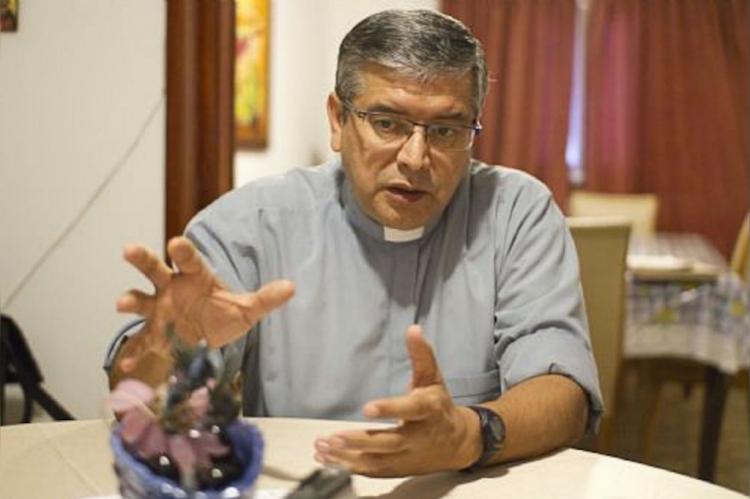 Mons. Díaz: 'El camino de la cruz es un programa de vida para nosotros' Mons. Díaz: 'El camino de la cruz es un programa de vida para nosotros'