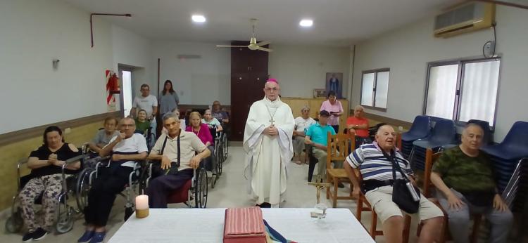 Mons. Dus celebró la misa de Navidad en el Hogar de Ancianos Nazareth