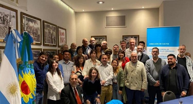Mons. Fernández brindó una charla en el senado bonaerense Mons. Fernández brindó una charla en el senado bonaerense