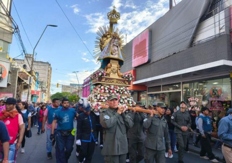 Mons. Fernández en la fiesta del Rosario: 'El cuidado es propio de la madre'
