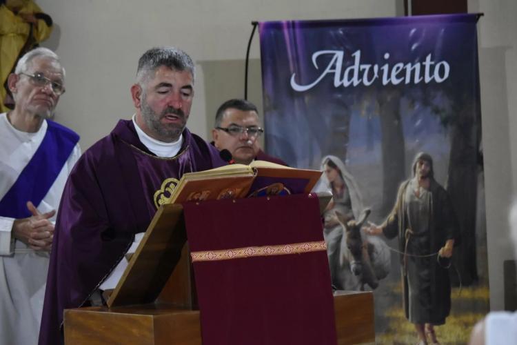 Mons. Fernández presentó al nuevo obispo auxiliar de la arquidiócesis Mons. Fernández presentó al nuevo obispo auxiliar de la arquidiócesis