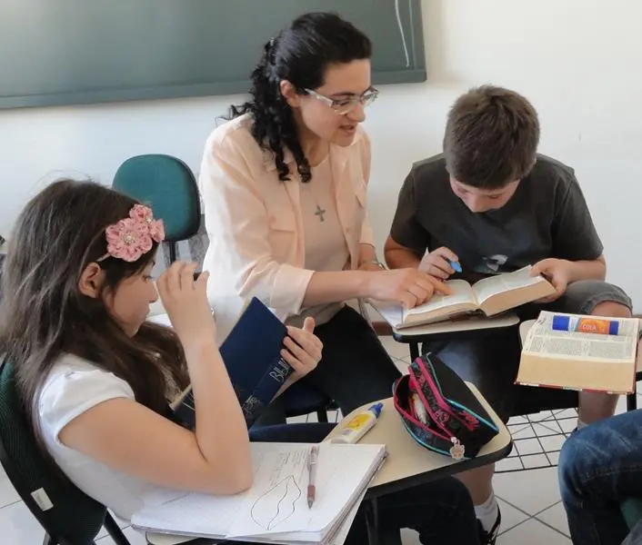 Mons. Fernández propuso "líneas operativas" para la catequesis y la pastoral juvenil Mons. Fernández propuso "líneas operativas" para la catequesis y la pastoral juvenil