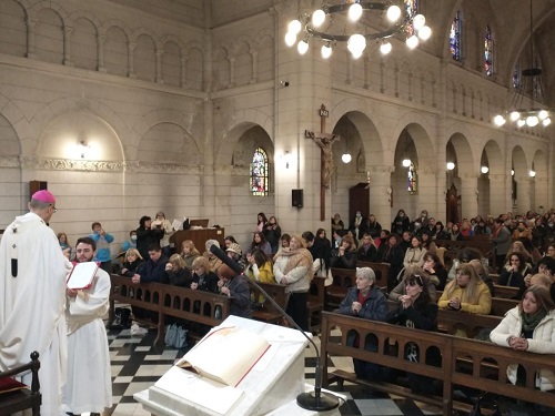 Mons. Fernández recordó a los catequistas que la "tarea primera y principal es el Kerygma" Mons. Fernández recordó a los catequistas que la "tarea primera y principal es el Kerygma"