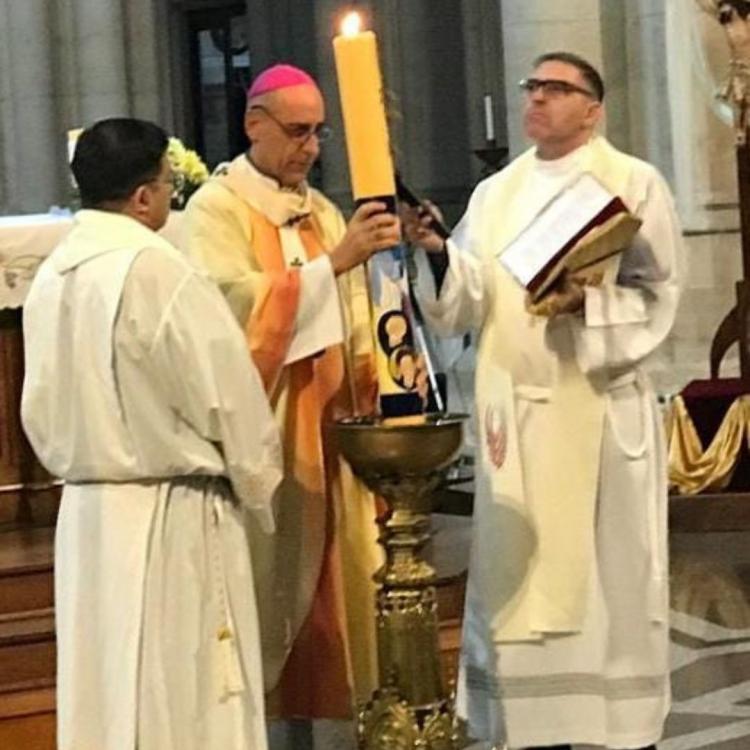 Mons. Fernández: 'Tenemos que atrevernos al vértigo de una vida resucitada' Mons. Fernández: 'Tenemos que atrevernos al vértigo de una vida resucitada'