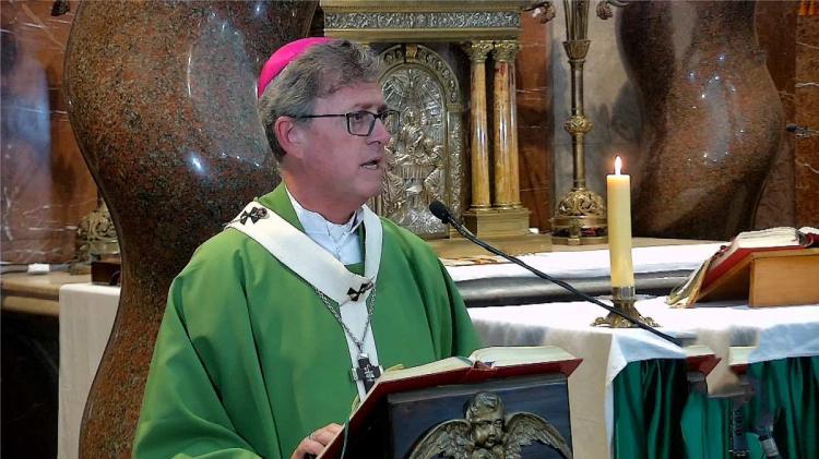 Mons. García Cuerva: 'Dejémonos evangelizar por los más pobres' Mons. García Cuerva: 'Dejémonos evangelizar por los más pobres'