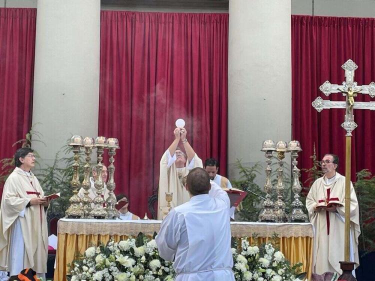 Mons. García Cuerva, en Corpus: 'La Eucaristía es comida con sabor a todos' Mons. García Cuerva, en Corpus: 'La Eucaristía es comida con sabor a todos'