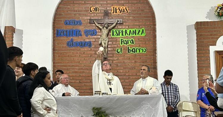 Mons. García Cuerva: 'Jesús abraza tu vida y te ama' Mons. García Cuerva: 'Jesús abraza tu vida y te ama'