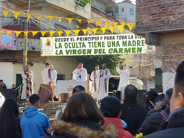 Mons. García Cuerva: 'La Virgen del Carmen mira a sus hijos con los ojos del amor' Mons. García Cuerva: 'La Virgen del Carmen mira a sus hijos con los ojos del amor'