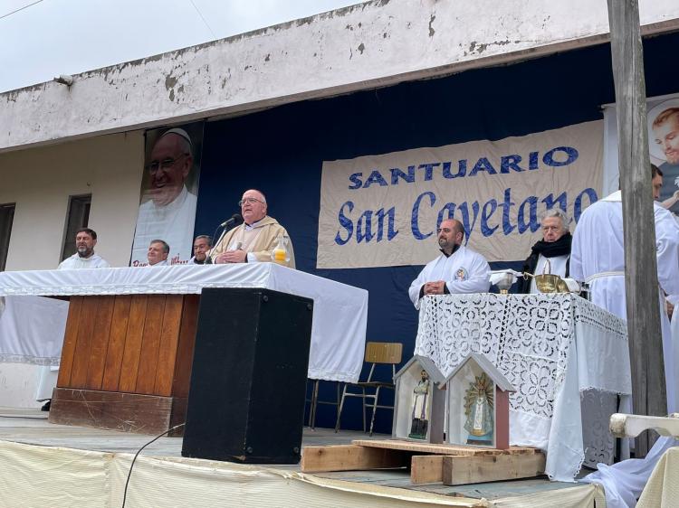 Mons. Giobando: 'San Cayetano nos da el ejemplo de cómo hay que servir' Mons. Giobando: 'San Cayetano nos da el ejemplo de cómo hay que servir'
