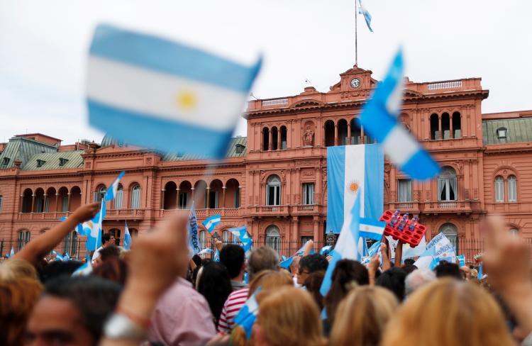 Mons. Lozano: 'Cuidemos a la democracia de la polilla' Mons. Lozano: 'Cuidemos a la democracia de la polilla'