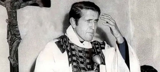 Mons. Lozano: 'El padre Carlos Mugica vive en el corazón de su pueblo' Mons. Lozano: 'El padre Carlos Mugica vive en el corazón de su pueblo'