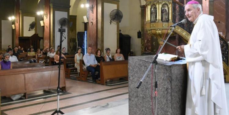 Mons. Lugones: Francisco es un líder del encuentro, la amistad social y la paz Mons. Lugones: Francisco es un líder del encuentro, la amistad social y la paz
