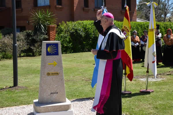Mons. Malfa bendijo un mojón del Camino de Santiago en Chascomús Mons. Malfa bendijo un mojón del Camino de Santiago en Chascomús