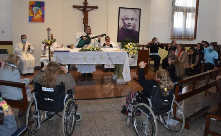 Mons. Margni en el Cottolengo por los 18 años de la canonización de Don Orione Mons. Margni en el Cottolengo por los 18 años de la canonización de Don Orione