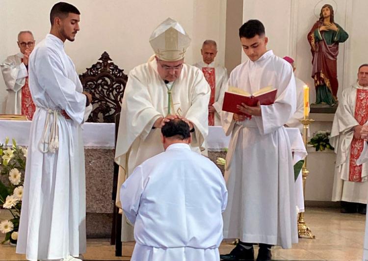 Mons. Margni ordenó a un diácono para la Iglesia en Avellaneda-Lanús