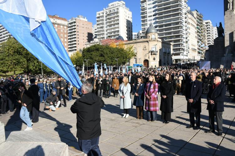 Mons. Martín agradeció 'el don precioso de nuestra querida patria, simbolizada en la bandera' Mons. Martín agradeció 'el don precioso de nuestra querida patria, simbolizada en la bandera'