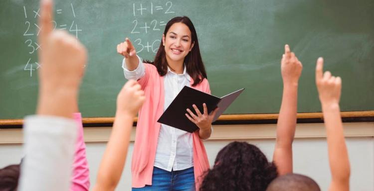 Mons. Martín anima a los educadores a tener esperanza Mons. Martín anima a los educadores a tener esperanza